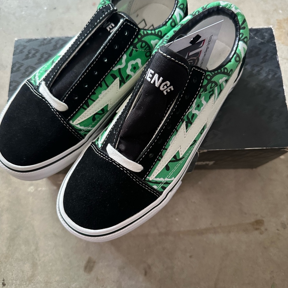 Size 5
NEW
Box Included - Picture 3 of 4